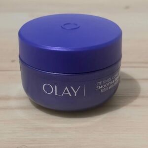 Olay Regenerist Retinol Face Moisturizer, Smooth & Renew Cream Non-Greasy 2 Oz